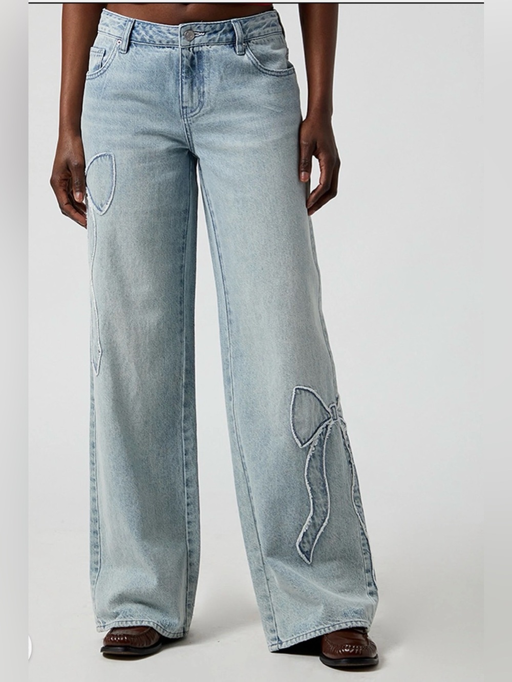 Pacsun Casey Lowrise Baggy with Bow Detail Light Wash Jeans - 24